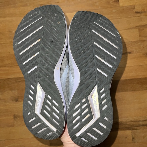 BROOKS Levitate 4 Running shoes Sz  8.5 - Picture 16 of 16